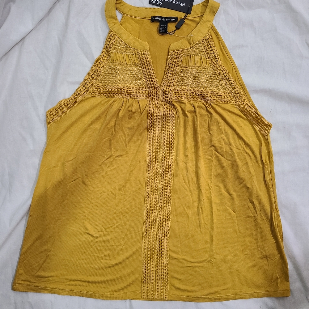 Cable & Gauge Mustard Gold Sleeveless Halter Neck Front Lace Top - Large